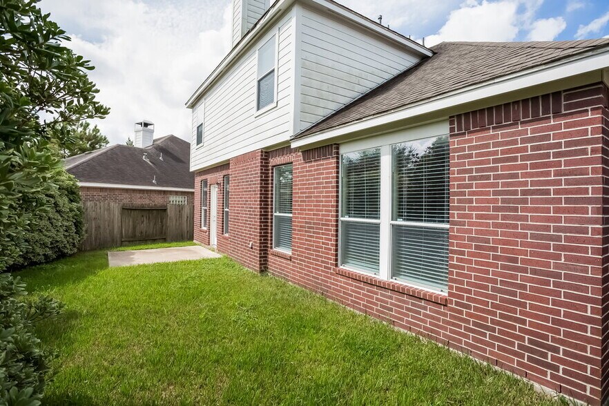 Building Photo - 9510 Wakefield Village Dr