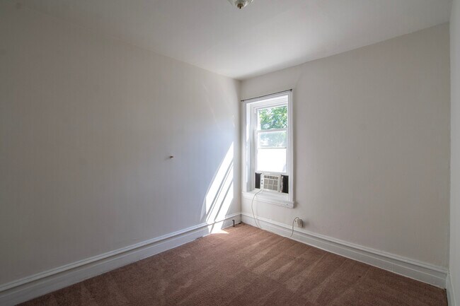 Building Photo - 2039 N Gratz St