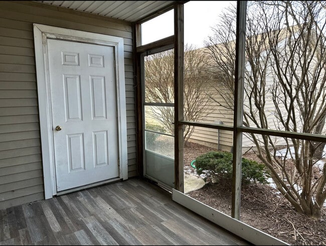Building Photo - 1575 Oakfield Dr