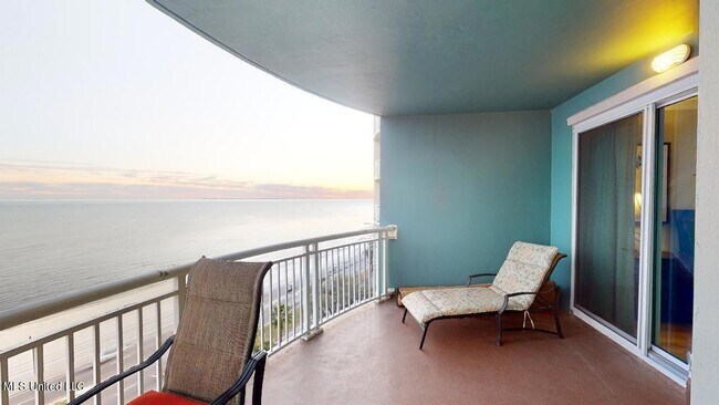 Building Photo - 2228 Beach Dr