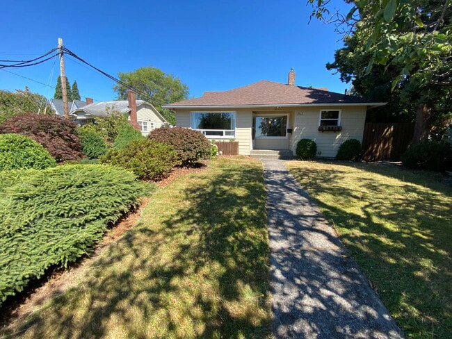 Building Photo - Charming 3-Bedroom Home with Massive Detac...