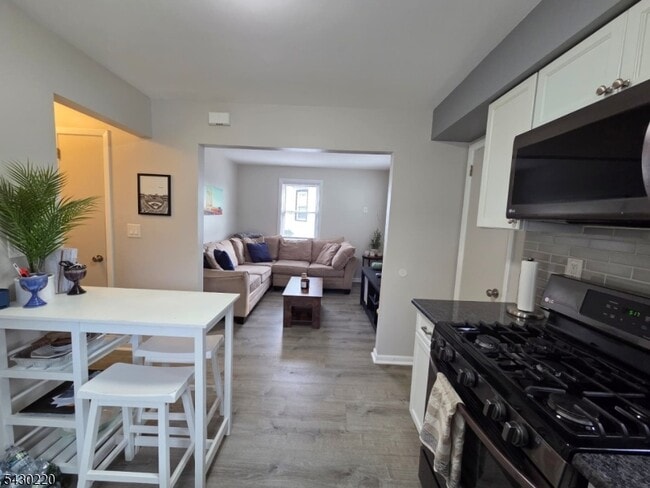 Building Photo - 166 Carmita Ave