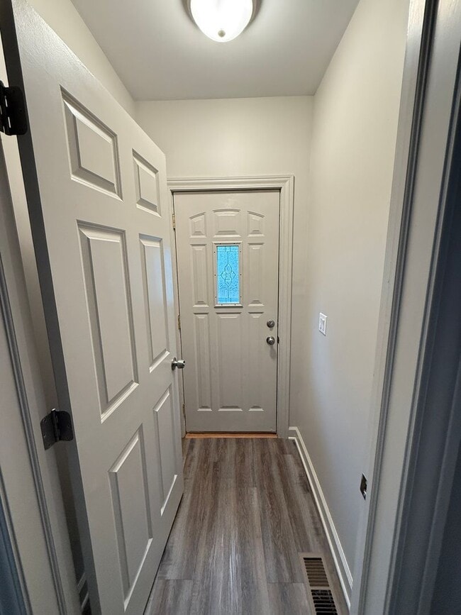 Building Photo - NEW REMODELED- 2 bedroom duplex