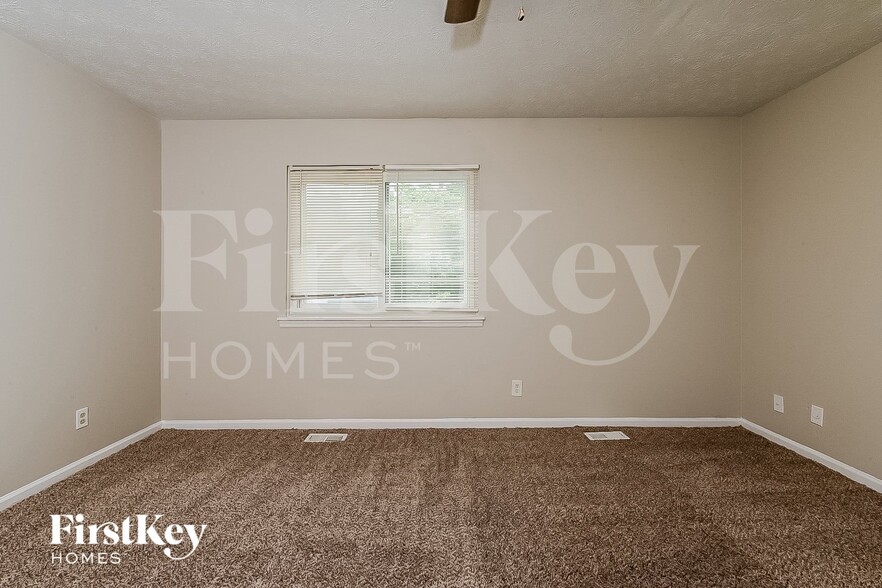 Building Photo - 9075 Gatewood Dr