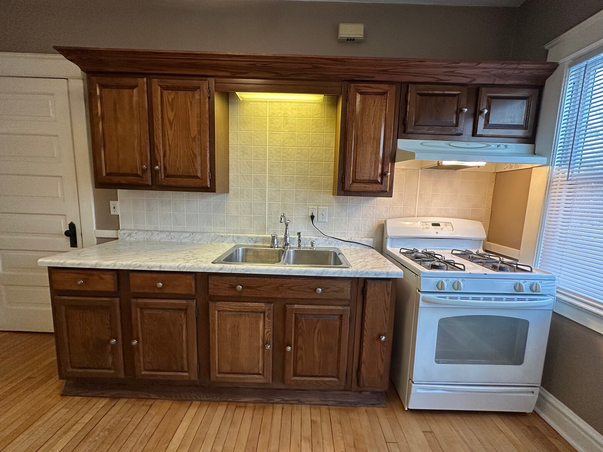 Large kitchen - 1030 N Church St