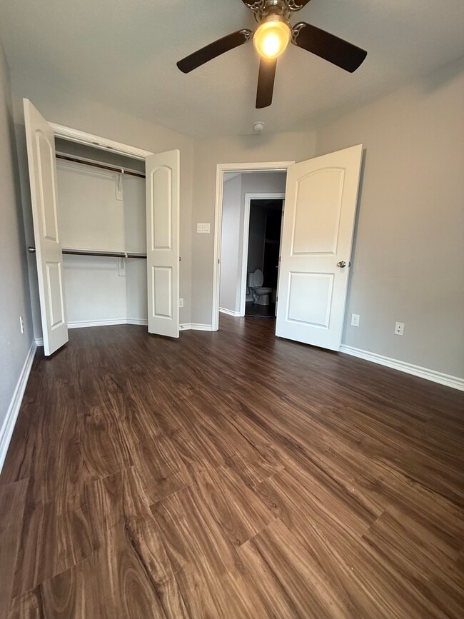 Building Photo - 208 5th St