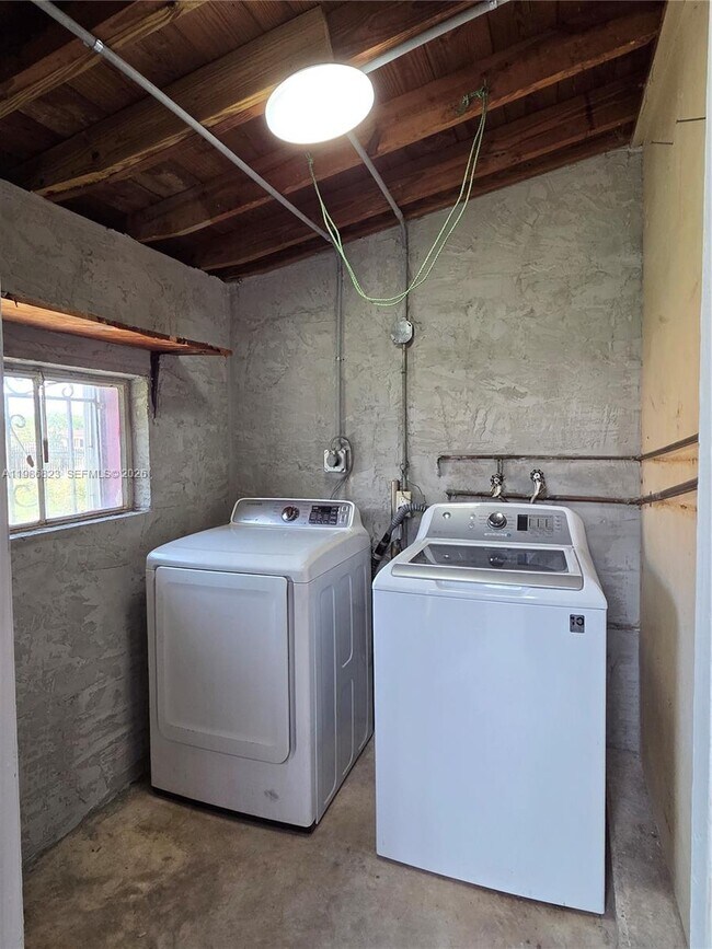 Building Photo - 3061 NW 83rd Terrace