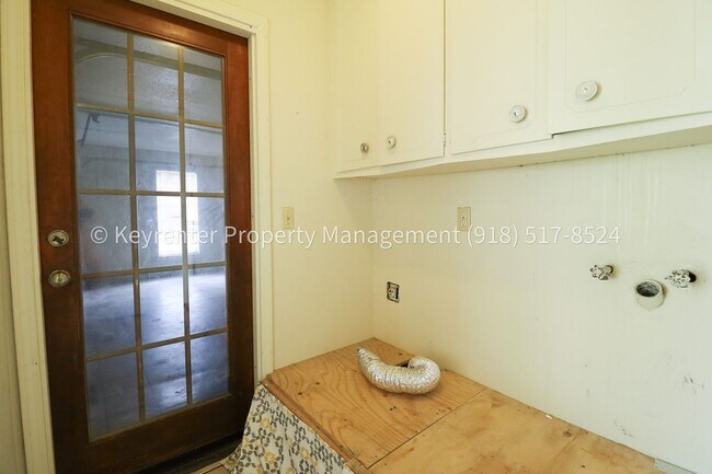 Building Photo - East Tulsa 3 Bedroom Gem! Available for immediate move in!