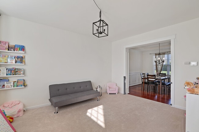 Building Photo - 20 E Darby Cir