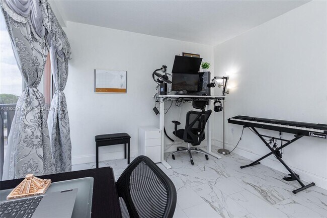 Building Photo - 245 NW 109th Ave