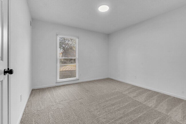 Building Photo - 8439 River Glen Dr