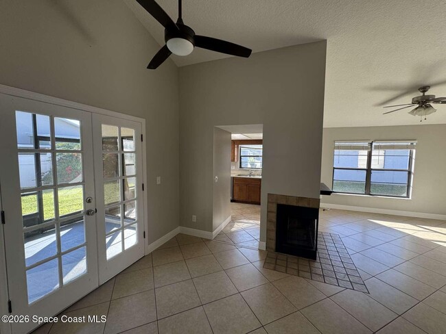 Building Photo - 897 S Patrick Dr