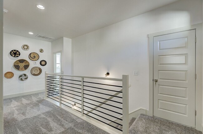 Building Photo - Stunning 4 Bedroom 3 Bath Home