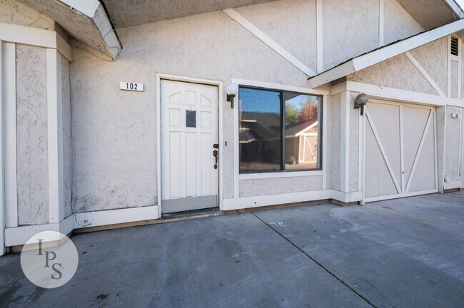 Building Photo - Colett:7579