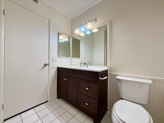Building Photo - 2711 Nandina Dr