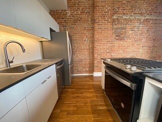 Building Photo - 112 SE 4th St