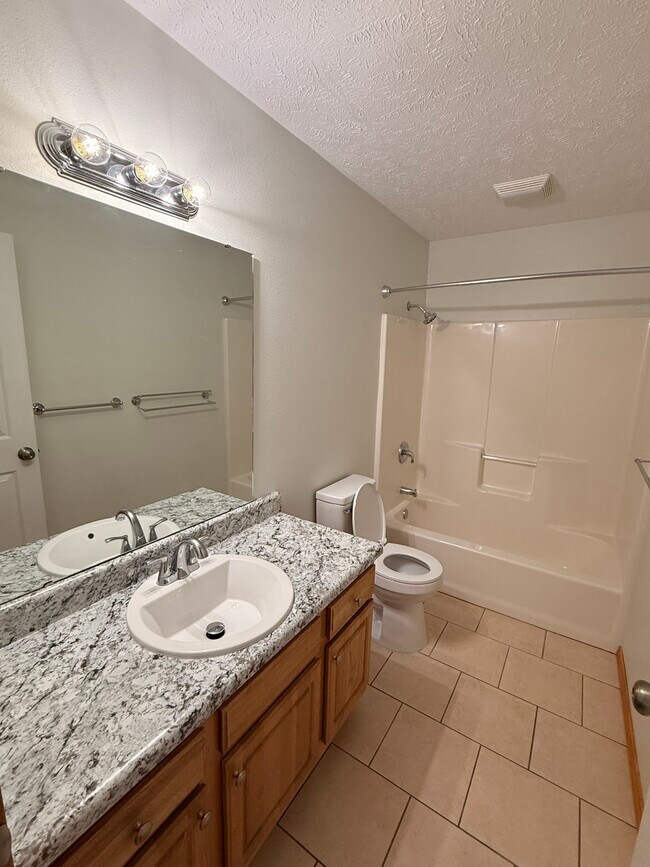 Building Photo - 1106 W Farmer St