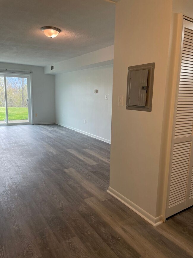 Building Photo - 6491 Carefree Ln