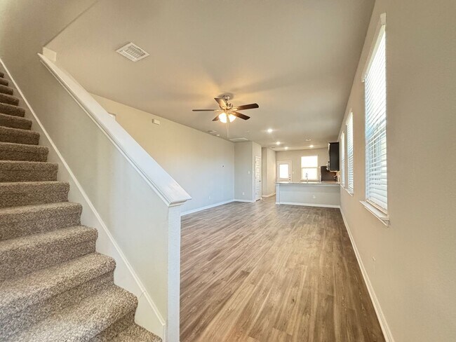 Building Photo - Luxury Living in the Heart of Cibolo!