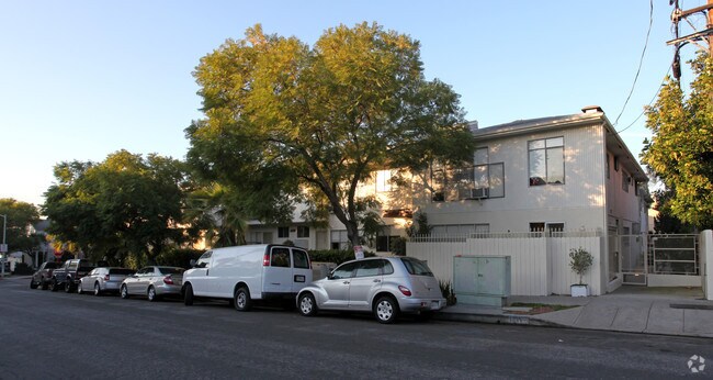 Primary Photo - 1217 N Harper Ave