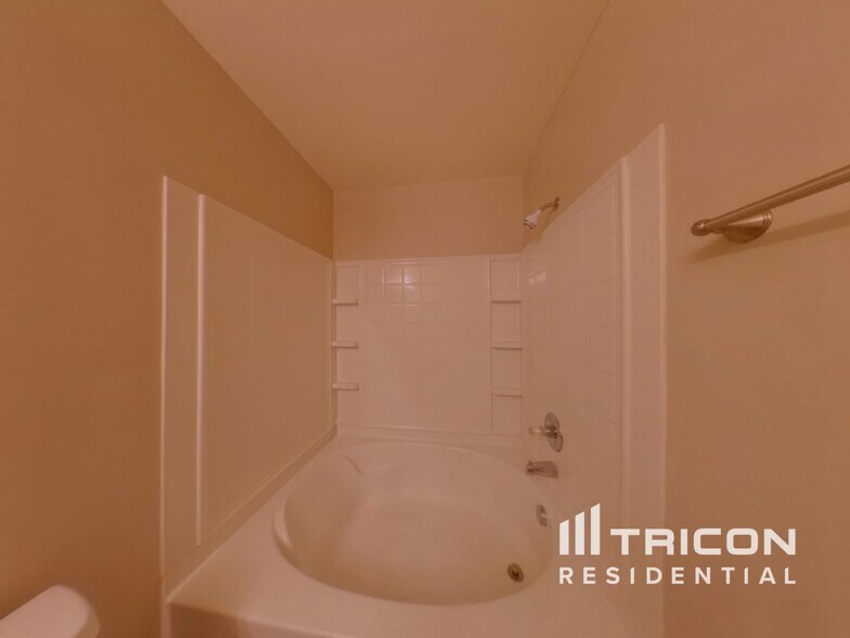 Building Photo - 258 Drooping Leaf Ln