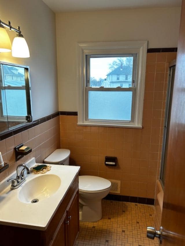 Full Bath - 234 W High St