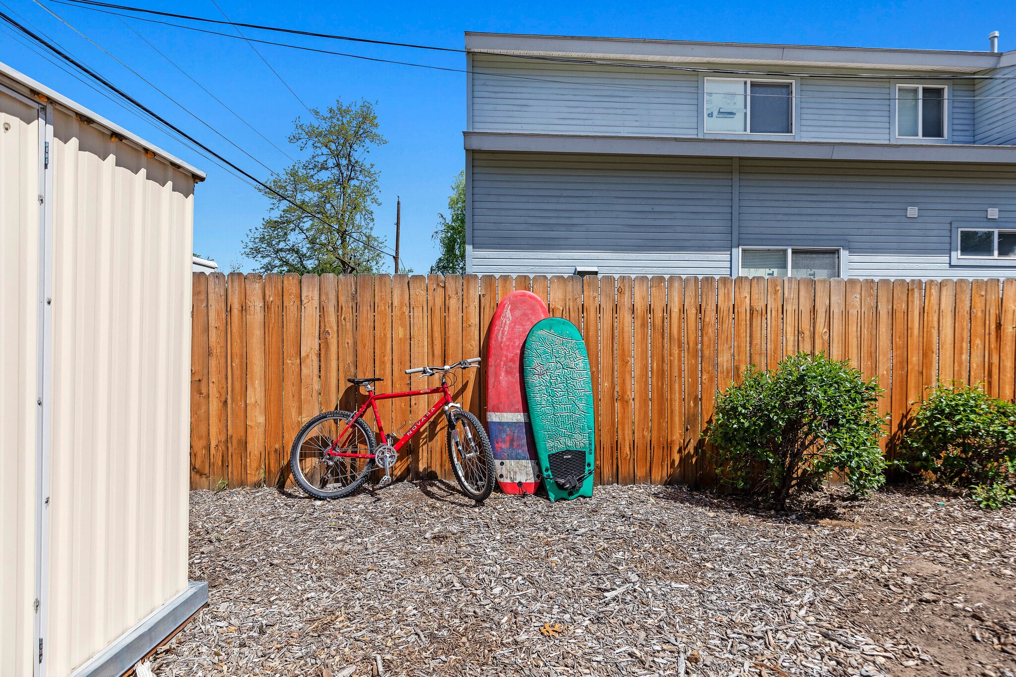 Building Photo - 1045 N Clithero Dr