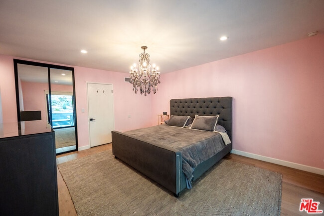 Building Photo - 3116 Beachwood Dr