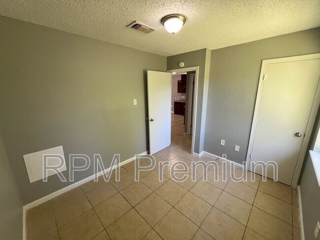 Building Photo - 5149 Baker Blvd