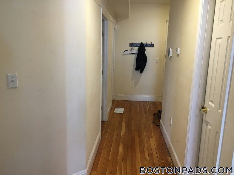 Building Photo - 191 Winthrop Rd