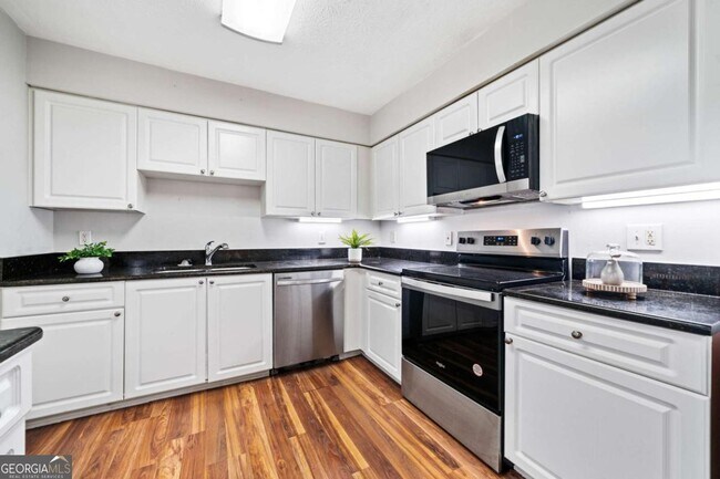 Building Photo - 717 Beaufort Cir