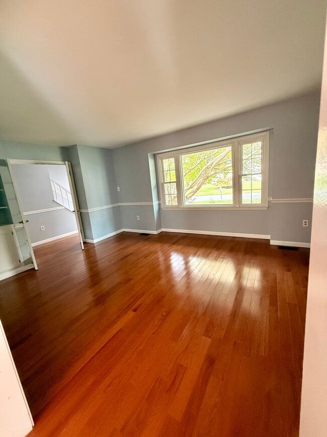 Building Photo - Welcome to Delaplane Manor!!!!