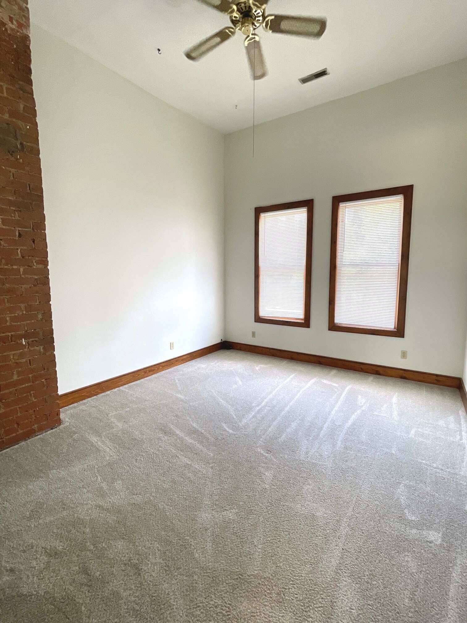 Building Photo - 543 Klotter Ave