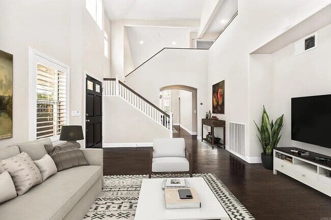 Building Photo - 1323 Greenway Rise