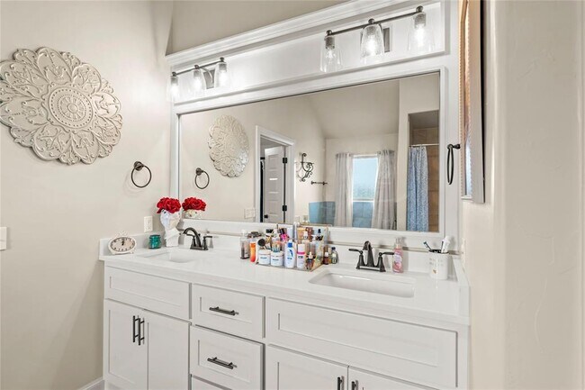 Building Photo - 2253 N Payton Ct