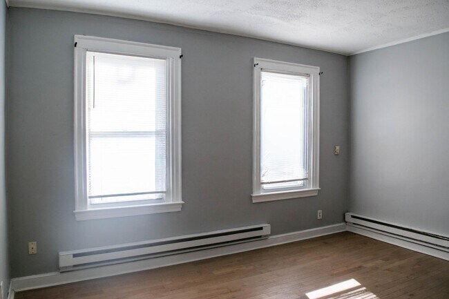 Building Photo - 105 Scranton St