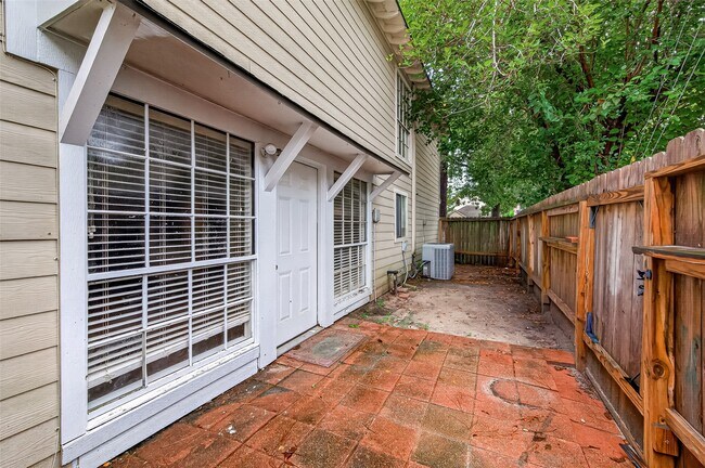 Building Photo - 14030 Cashel Forest Dr