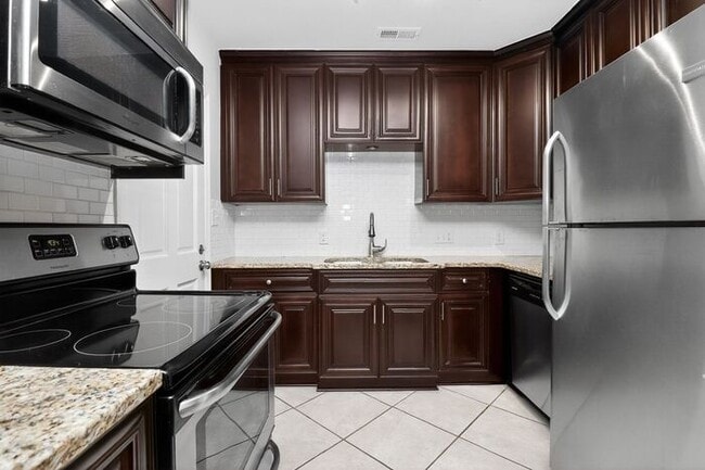 Building Photo - Charming 2BD/1BA Condo on Pecan Ave!