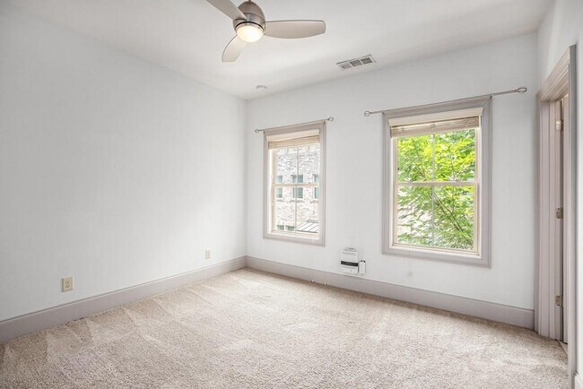 Building Photo - 1216 Virginia Ct
