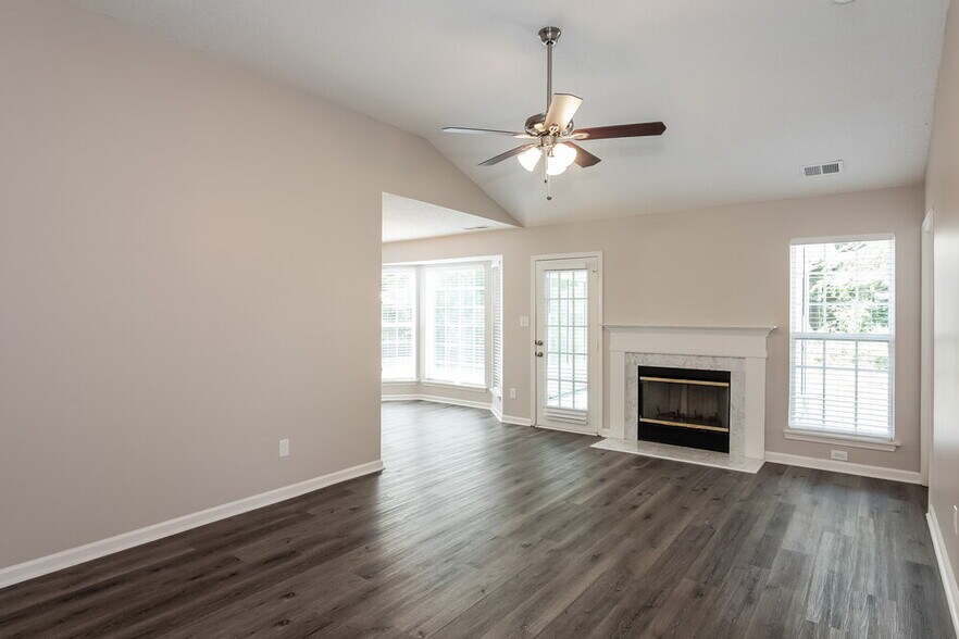 Building Photo - 11518 Larix Dr