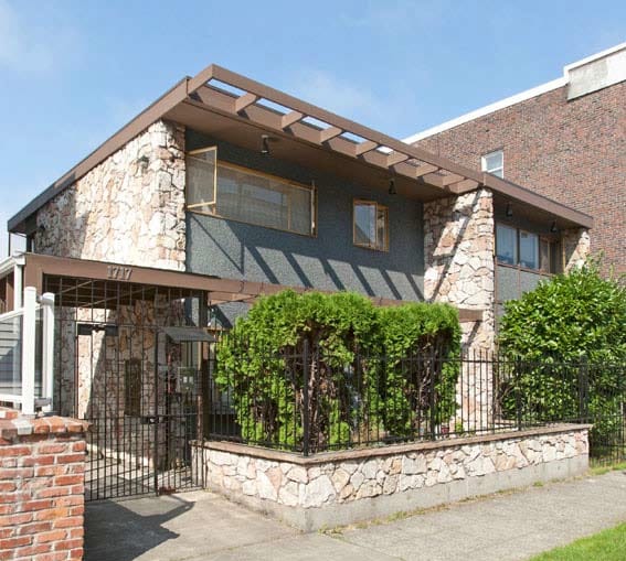 Primary Photo - Summit 1717 Apartments