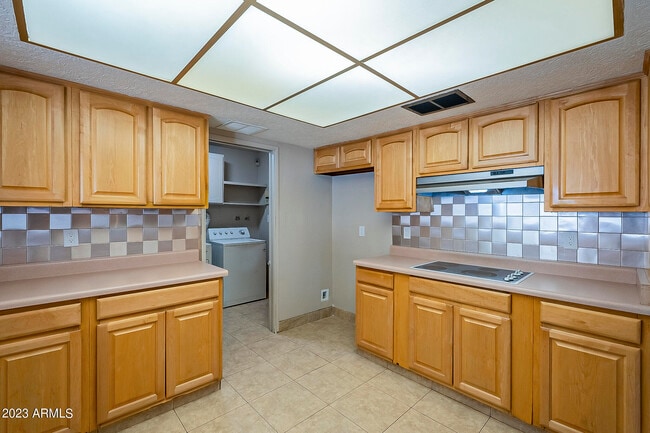 Building Photo - 5802 W Frier Dr
