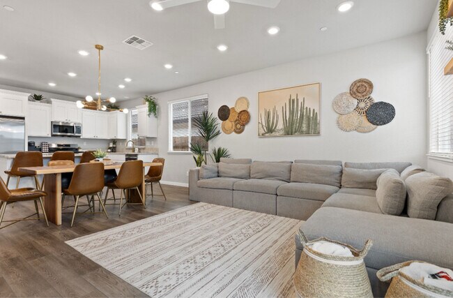 Building Photo - 1305 Swallowtail Dr