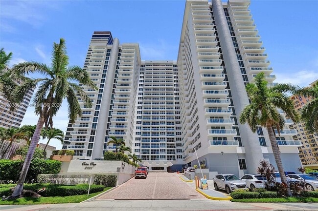 Building Photo - 2030 S Ocean Dr