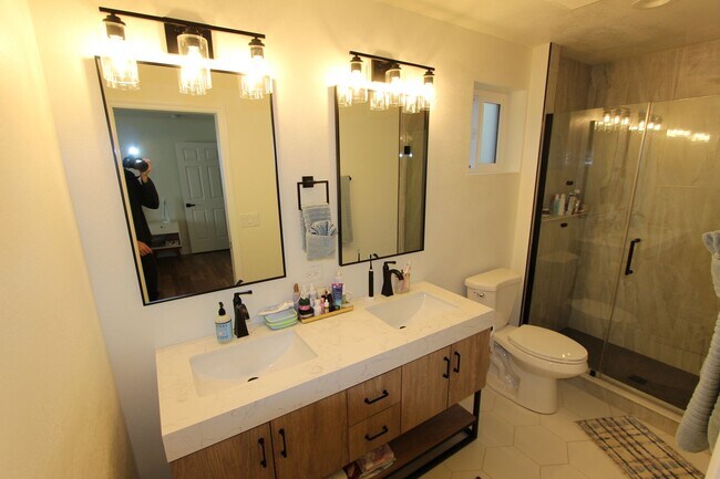 Building Photo - Available Soon! Turn key Furnished Univers...