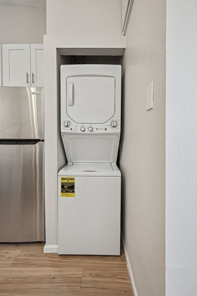 Building Photo - Charming 1BR Condo in Denver