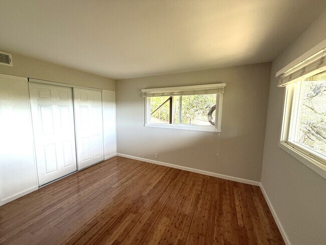 Building Photo - SPACIOUS  FOUR BED / THREE BATH SAN RAFAEL...