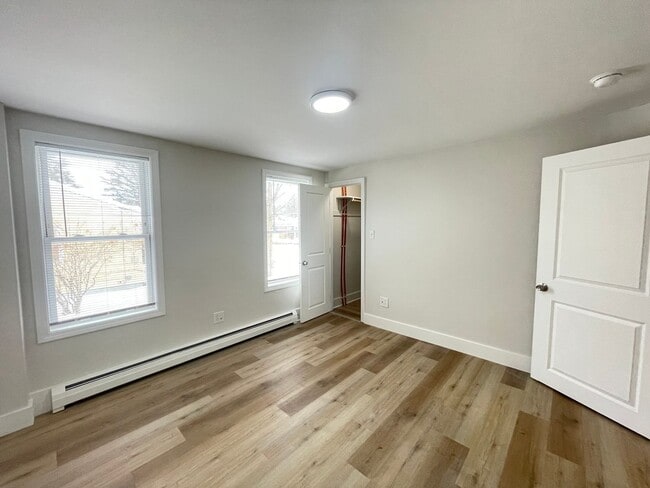 Building Photo - 16 Avon St