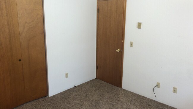 Building Photo - 2005 NE Terre View Dr