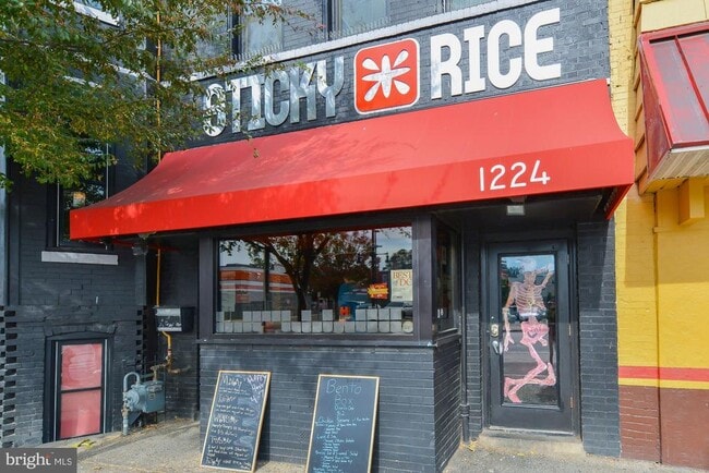 Building Photo - 638 G St NE